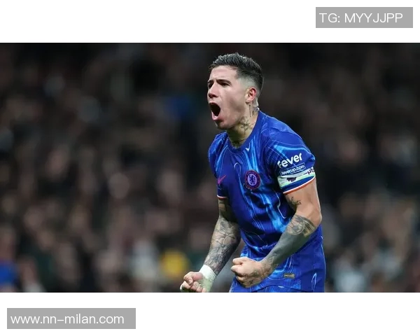 切尔西俱乐部庆祝百场里程碑为帕尔默等五名球员颁发纪念礼物