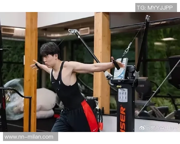 媒体人称杨瀚森在CBA锻炼出八块腹肌NBA教练建议他增加体重以适应比赛 媒体人称杨瀚森在CBA锻炼出八块腹肌NBA教练建议他增加体重以适应比赛