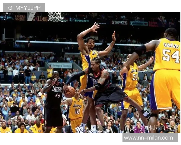 艾弗森分享与男球迷的亲密互动称彼此情谊如同兄弟般深厚 艾弗森分享与男球迷的亲密互动称彼此情谊如同兄弟般深厚