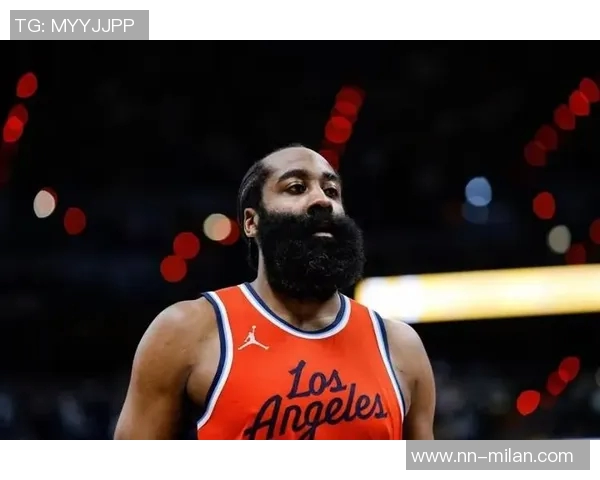 哈登半场表现低迷仅得1分却送出10次助攻展现团队精神