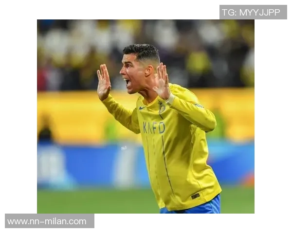 怒火中烧纳斯对球权判罚不满当场对裁判怒吼不止 怒火中烧纳斯对球权判罚不满当场对裁判怒吼不止